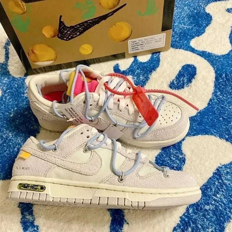 Nike Dunk Low Sneakers