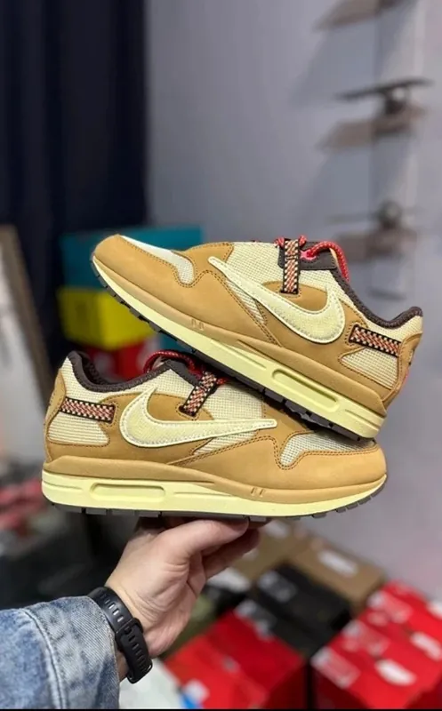 Nike Air Max 1 Sneakers