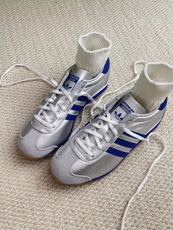 Adidas Sneakers