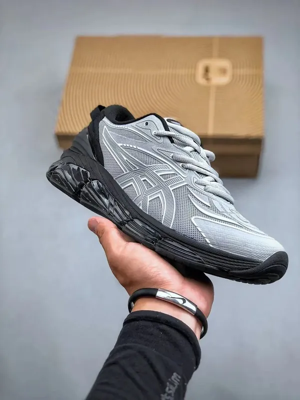 Asics Sneakers