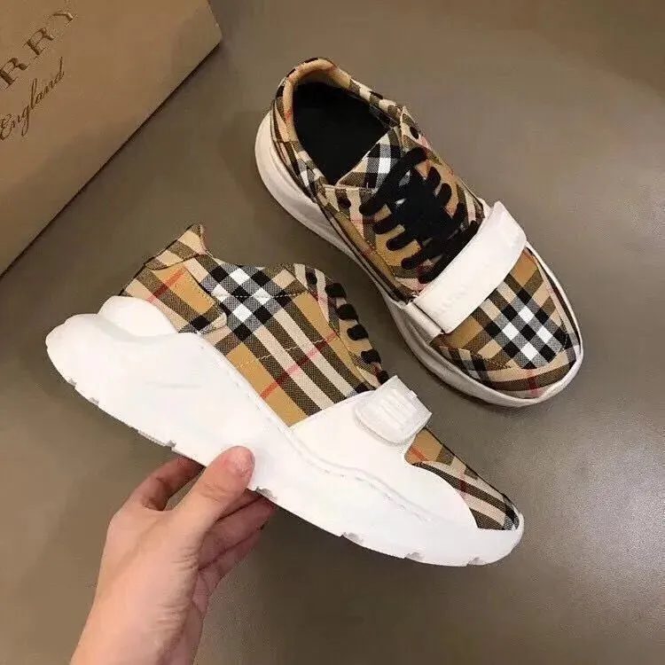 Burberry Regis Sneakers